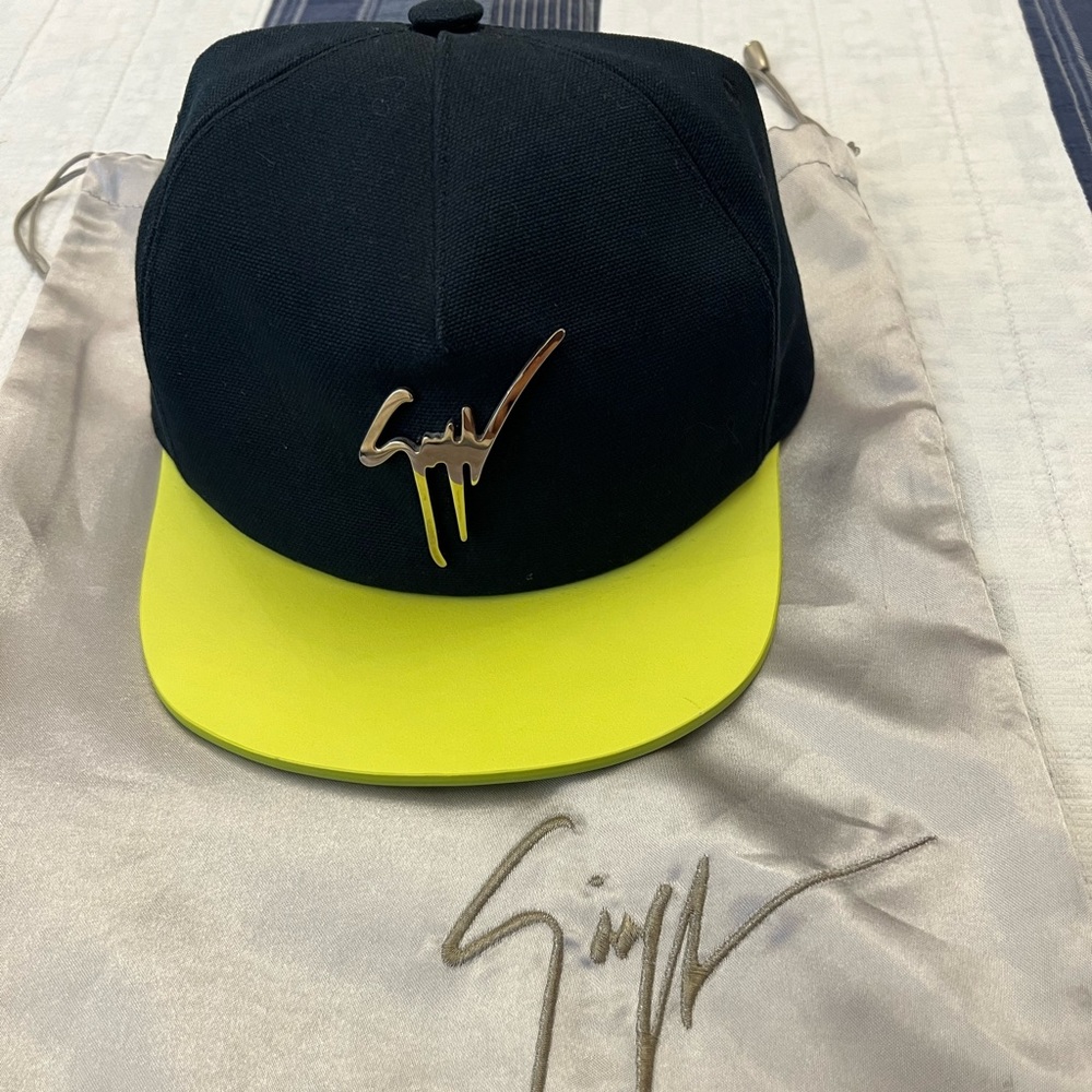GIUSEPPE ZANOTTI Fluo yellow peak baseball black cap